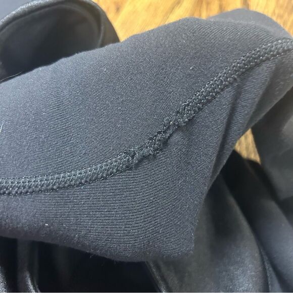 Lululemon Black Leggings Size 4 30” Inseam *Small flaws* Shiny Waistband - Picture 12 of 16